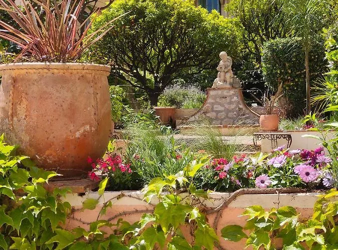 فندق Provencal 2*